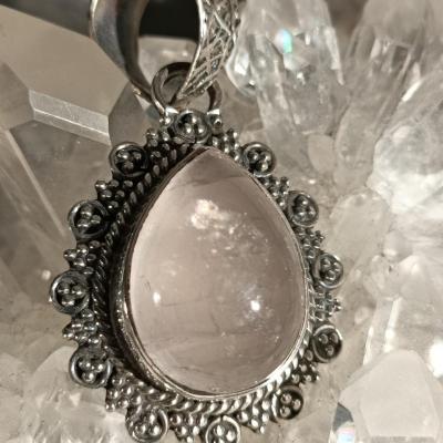 PENDENTIF QUARTZ ROSE